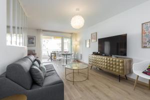 Large 2 Bdr at Nice Port