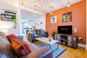 Pristine 2-bed house in Chester by 53 Degrees Property, ideal for Families & Small groups, Great Location - Sleeps 6 - Hough Green