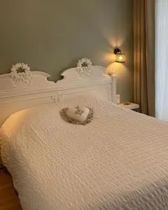 La maison Virginie 1 à 2 pers charmant hyper centre- cour- parking- linge- fibre- proximité lac canal piscine - Mormant-sur-Vernisson