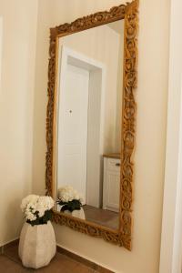 Lovely 1st Fl. Apt, with Balcony in Pagrati