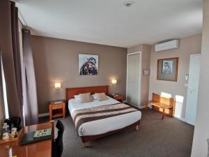 Hotels Logis Hotel Le Cerf : photos des chambres