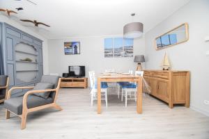 Appartements T3 refait a neuf place Duclos coeur de Dinan : photos des chambres