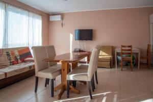 Spacious family friendly apartment 5 min from the beach