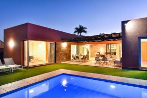 Par 4 Blue Star by VillaGranCanaria