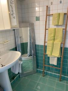 LUMINEUX 2 PIECES, TERRASSE, GARAGE PRIVE, en BORD DE MER