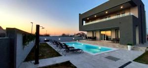 Villa Tia with heated pool & jacuzzi