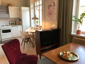 Bohemian and light one room apartment in SoFo 31sqm