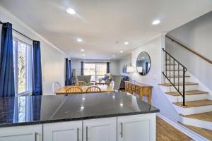 Updated Townhome with Large Patio 2 Mi to OSU!