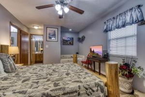 Adalynns Mountain Retreat-Hot Tub, Cozy Cabin Retreat in the Smokies Comfort & Fun for All