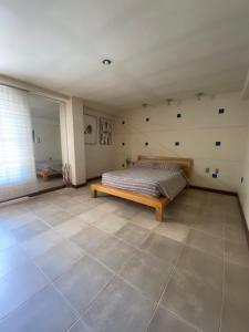 Cuarto con baño compartido, casa centro