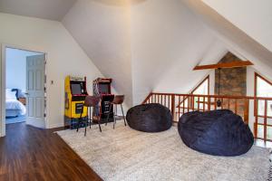 Family Mountain Lodge - Arcade Games, Hot Tub