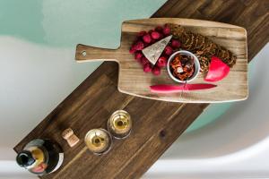 ☆Airliedise☆HOT TUB suite☆5min walk 2 Port of AirlieFerry terminal☆WiFi☆Netflix☆NO Hills