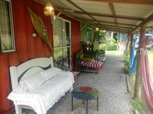 Harmonia JKL suíte container vermelha