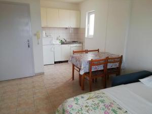 Apartments by the sea Sevid, Trogir - 6024