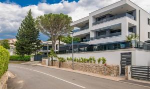 Family-friendly apartments with swimming pool Vantacici, Krk - 19303