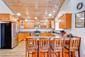 Bears Den & Little Bear