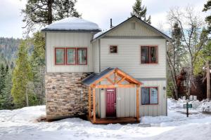 Three-Bedroom Holiday Home  room in Eureka Cabin
