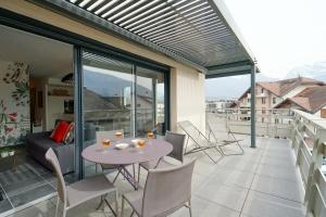 Appartements Le Saint-Jore - 2 bedroom apartment balcony & parking : photos des chambres