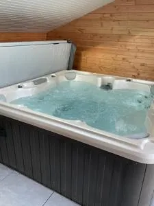Magnifique corps de ferme rénové avec Jacuzzi - Andel