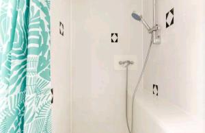 The Hideaway, Family apartment close to the beach.