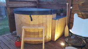 LA ROULOTTE DES AMISH & Bain Nordique à Remous Jacuzzi