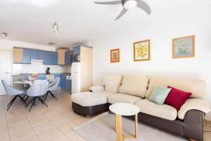 OLIVIA SUNSET Perfect Stay by Sunkeyrents