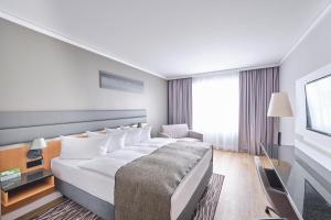 Queen Room with Sofa Bed room in Holiday Inn Berlin Airport - Conference Centre an IHG Hotel