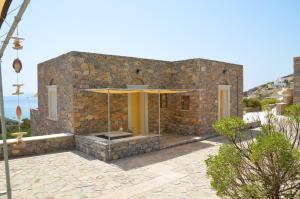 Two-Bedroom Bungalow with Sea View