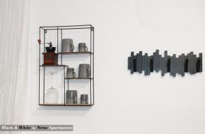 Black & White - News Apartment
