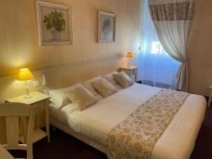 Hotels Le Grand Hotel : photos des chambres
