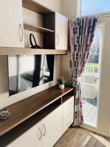 The Hideaway Lodge with Hot Tub