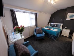 Family Room (2 Adults + 2 Children) room in Toulson Court