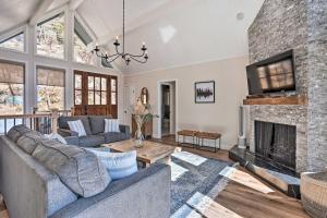 Stunning Lake Arrowhead Cabin with Lake Views!