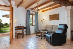 Family Junior Suite with hydromassage bath room in Finca Hotel Can Canals & Spa