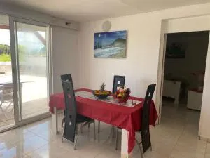 Studio situé en bas de villa - Fonds dʼ Or