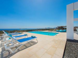 Villa in Rhodes with Infinity Pool