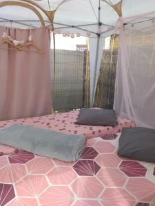 Tentes de luxe LE REFUGE ZEN HEBERGEMENT ATYPIQUE A LA SEMAINE AVEC BUNGALOW, CABANE, BULLE ET SPA : photos des chambres