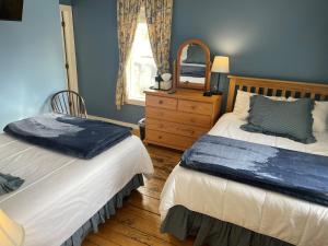 Double Room with Two Double Beds - Non Smoking room in Smugglers Notch Inn