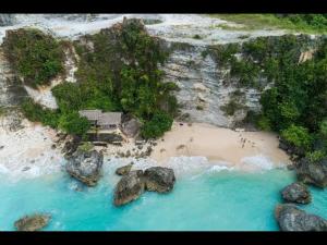 The Hidden Escapes Bingin- Sunset Rooftop Wood House with Ocean View & Private Kitchen