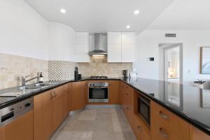 Ocean Viewpoint - Stunning Sunshine Beach Views