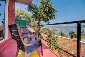 Lifeline Villas - Marvel Valley View 5Bhk With Private Pool,Surrounded by strawberry farms