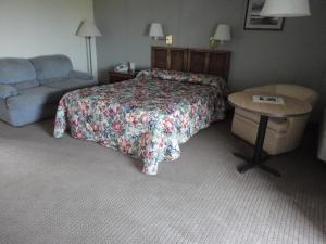 Queen Room with Balcony room in Island Resort