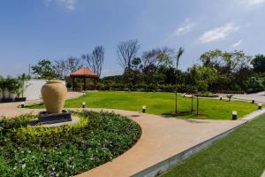 StayVistas Bianco Villa - Hill-View Villa with Private Pool, Jacuzzi, Gym & Games Room