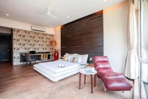 StayVistas Bianco Villa - Hill-View Villa with Private Pool, Jacuzzi, Gym & Games Room