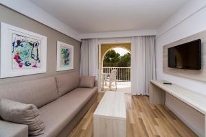 Superior One-Bedroom Apartment with Sea View room in Comitas Floramar