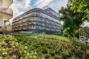 Apart Park Elegant Studio with Balcony by Renters