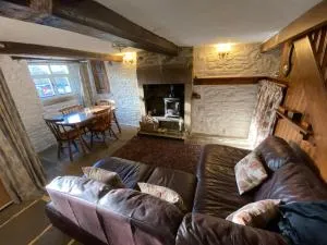 Cosy country cottage - Hucklow