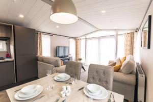 Ruebens Lodge with Hot Tub