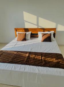 Breezy Brand-New Green Tops Villa