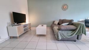 Appartements Beau T2 bien equipe au calme! ! : photos des chambres